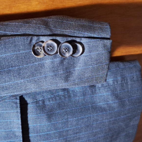 👨 Hugo Boss suit jacket/blazer/sports coat. Gray w/ blue pinstripes. Wool/silk. - Picture 15 of 15